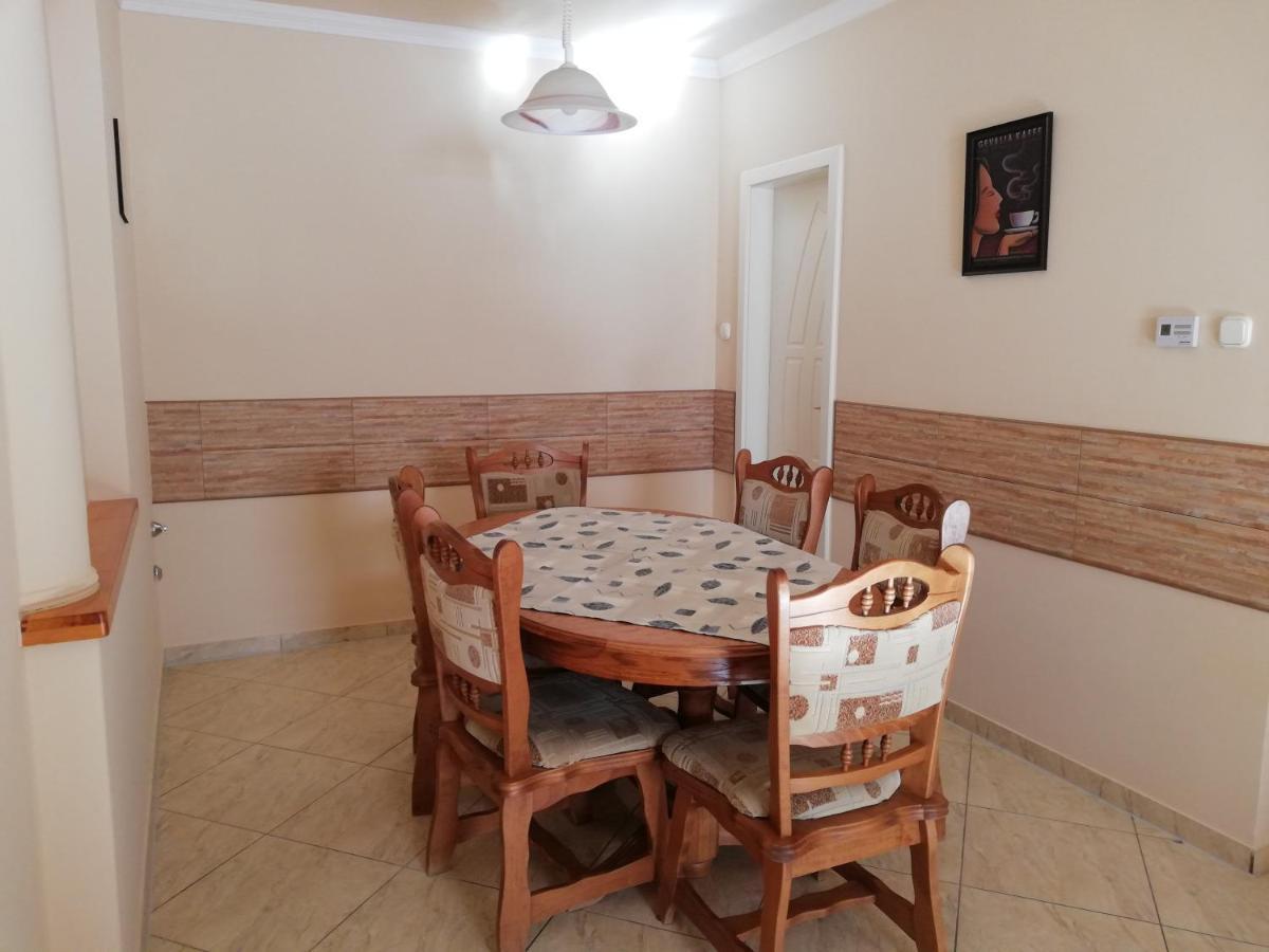 Imola Es Andrea Apartmanhaz Хайдусобосло Экстерьер фото