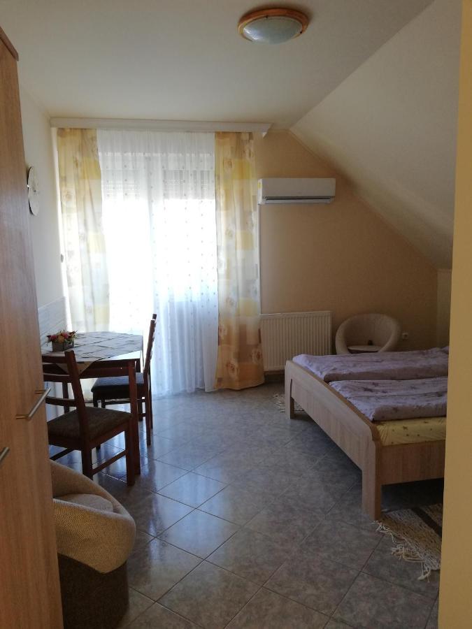 Imola Es Andrea Apartmanhaz Хайдусобосло Экстерьер фото