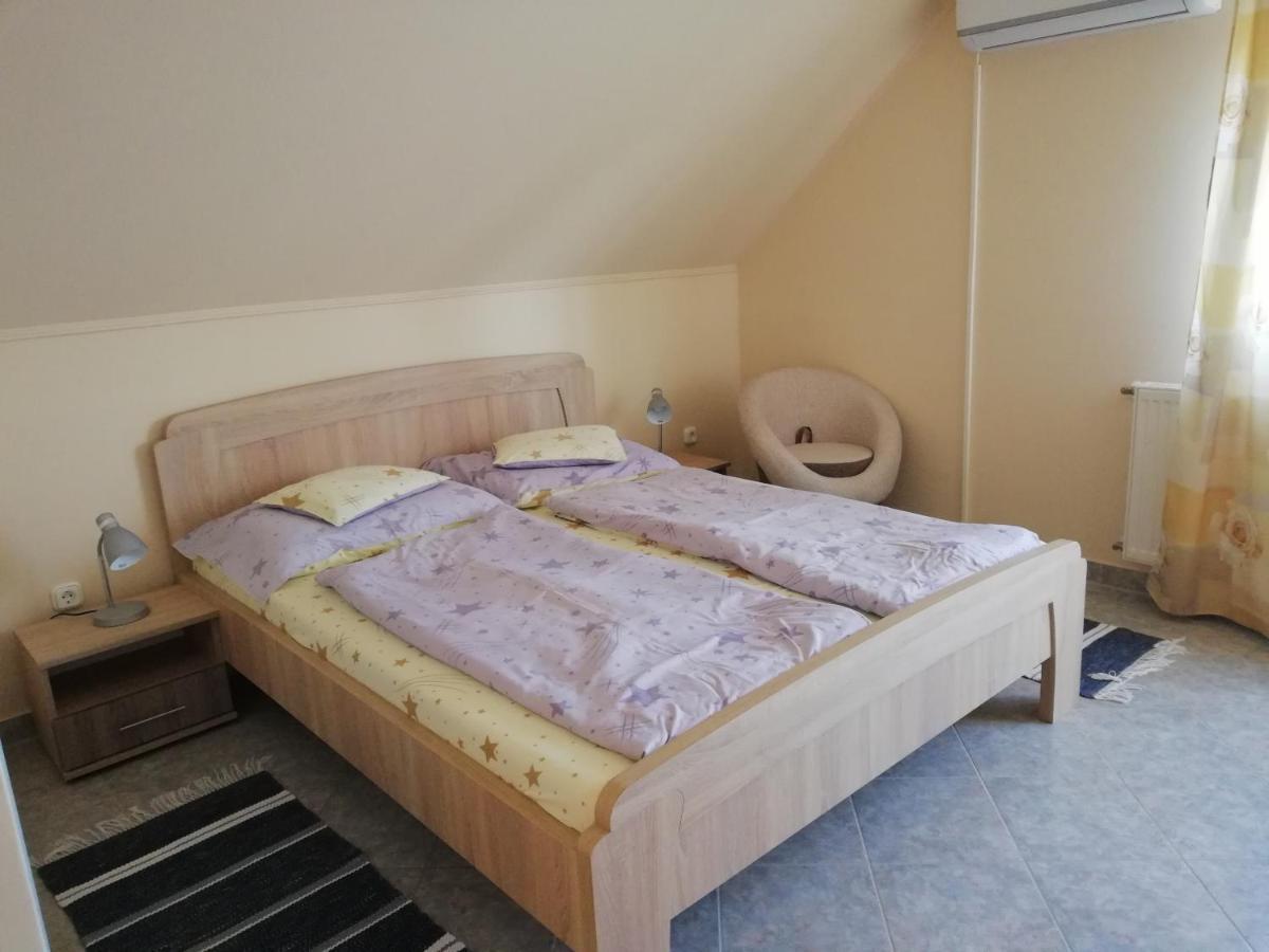Imola Es Andrea Apartmanhaz Хайдусобосло Экстерьер фото