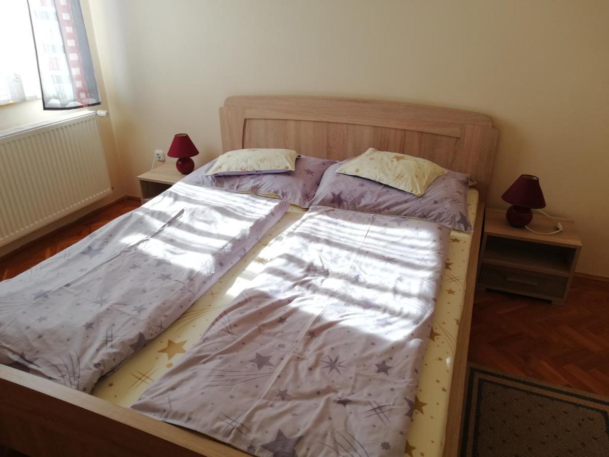 Imola Es Andrea Apartmanhaz Хайдусобосло Экстерьер фото