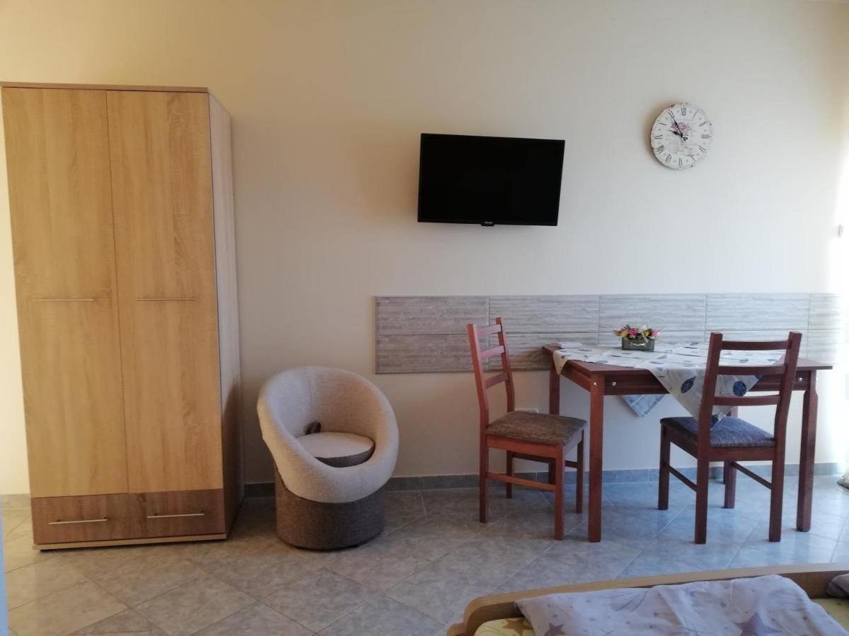 Imola Es Andrea Apartmanhaz Хайдусобосло Экстерьер фото
