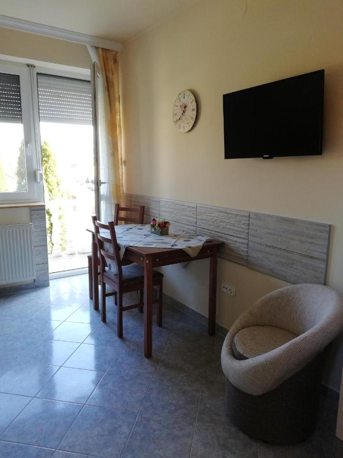 Imola Es Andrea Apartmanhaz Хайдусобосло Экстерьер фото