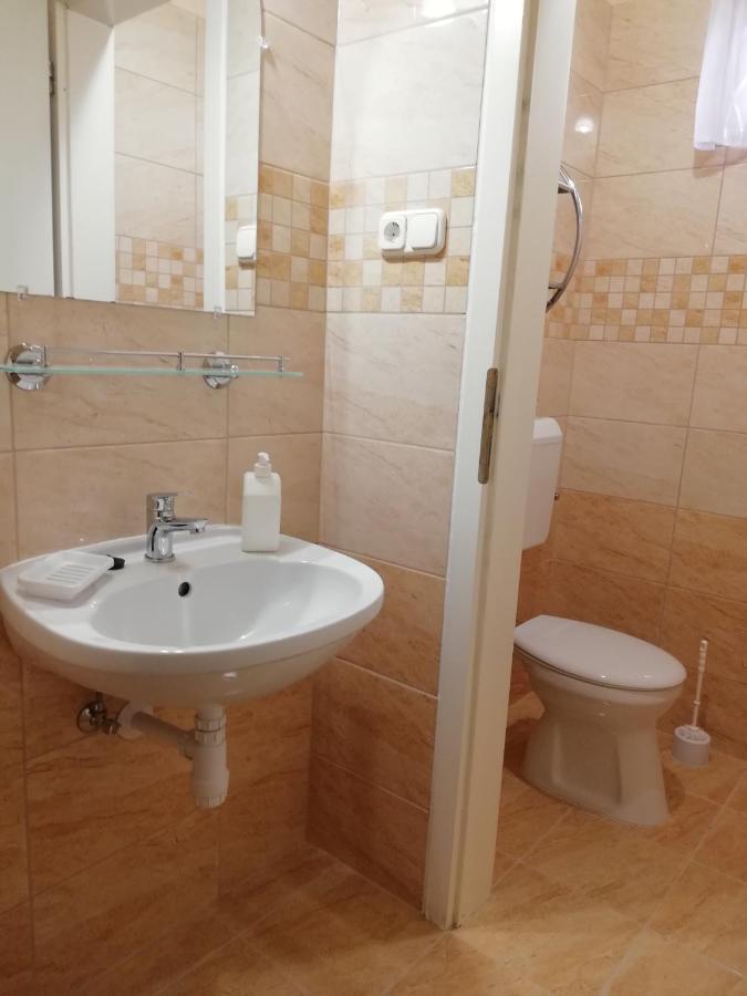 Imola Es Andrea Apartmanhaz Хайдусобосло Экстерьер фото
