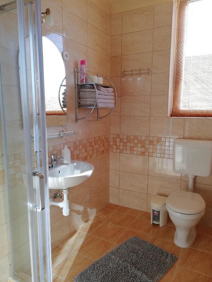 Imola Es Andrea Apartmanhaz Хайдусобосло Экстерьер фото