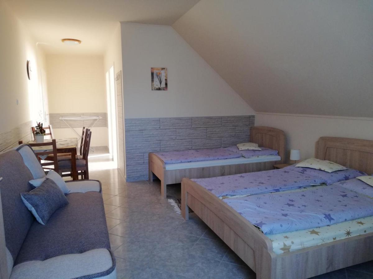 Imola Es Andrea Apartmanhaz Хайдусобосло Экстерьер фото