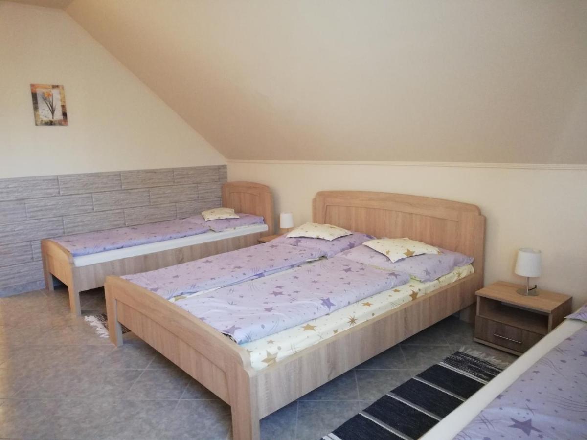 Imola Es Andrea Apartmanhaz Хайдусобосло Экстерьер фото