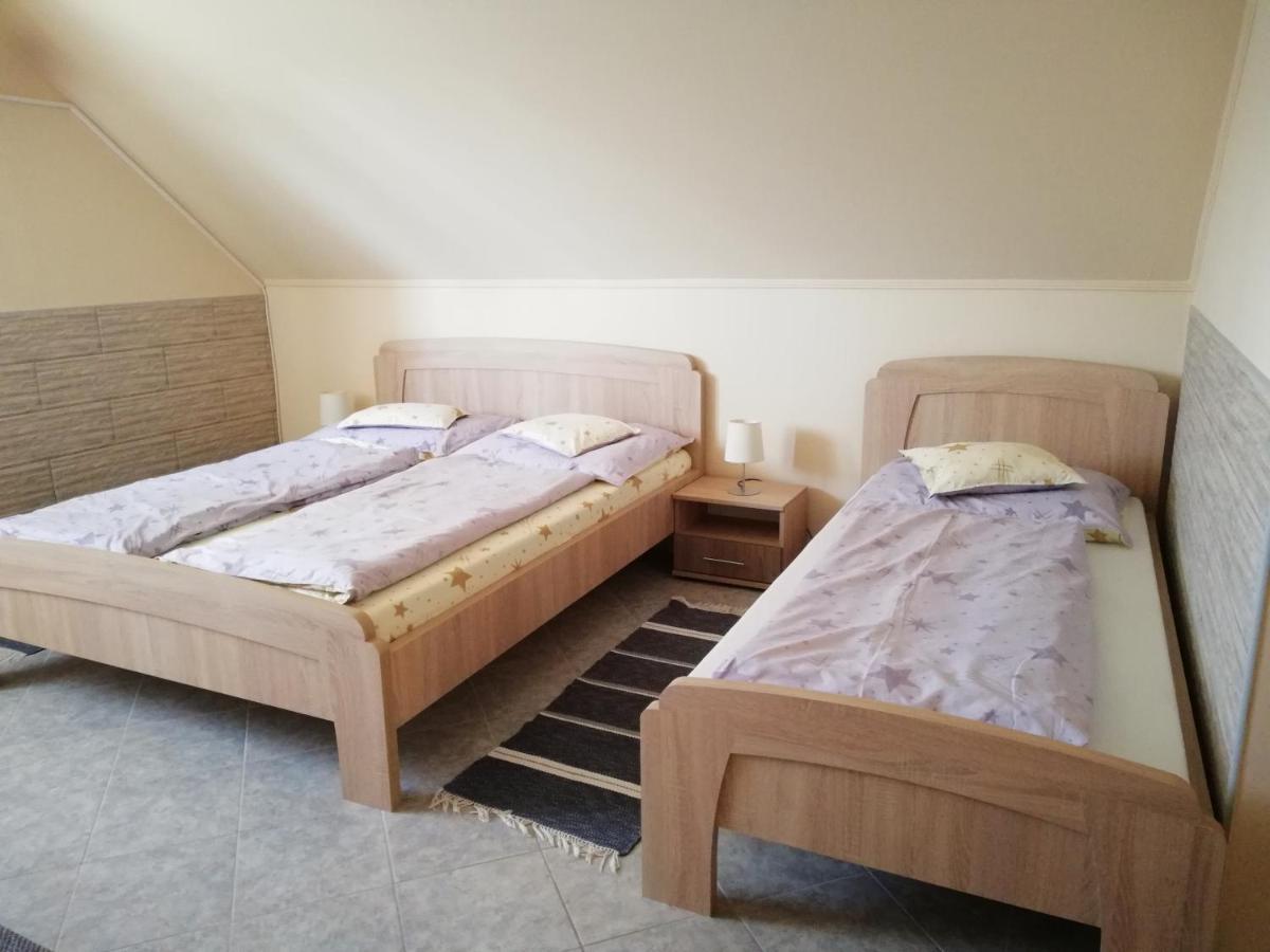 Imola Es Andrea Apartmanhaz Хайдусобосло Экстерьер фото
