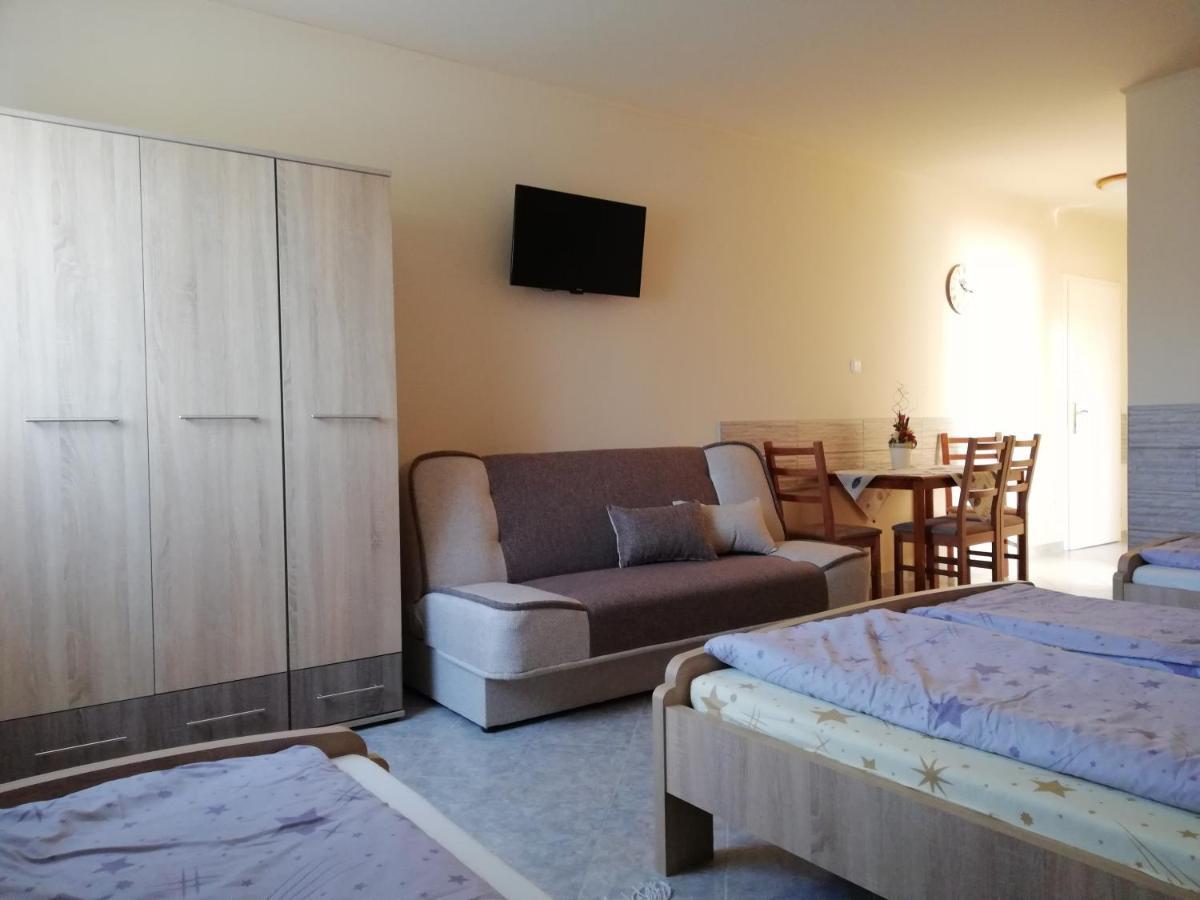 Imola Es Andrea Apartmanhaz Хайдусобосло Экстерьер фото