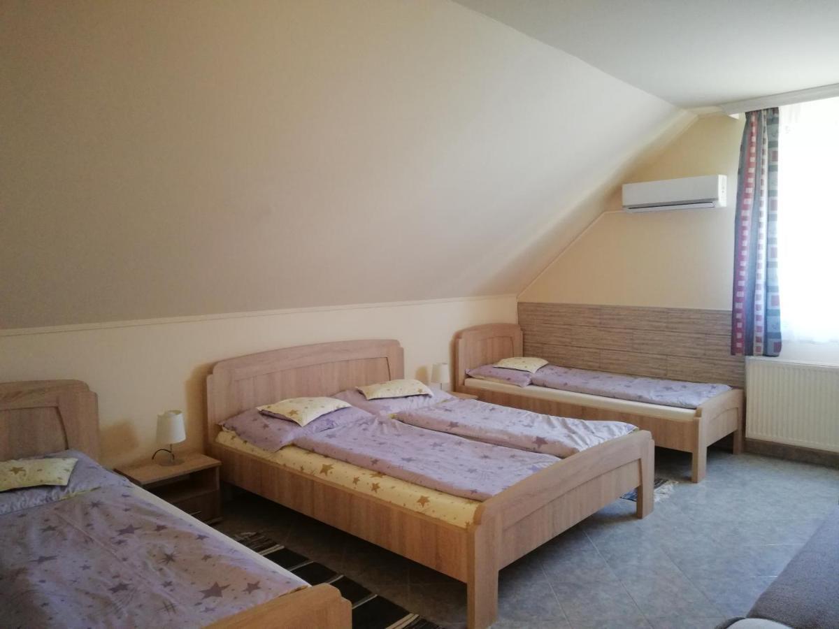 Imola Es Andrea Apartmanhaz Хайдусобосло Экстерьер фото