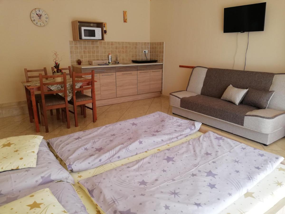 Imola Es Andrea Apartmanhaz Хайдусобосло Экстерьер фото