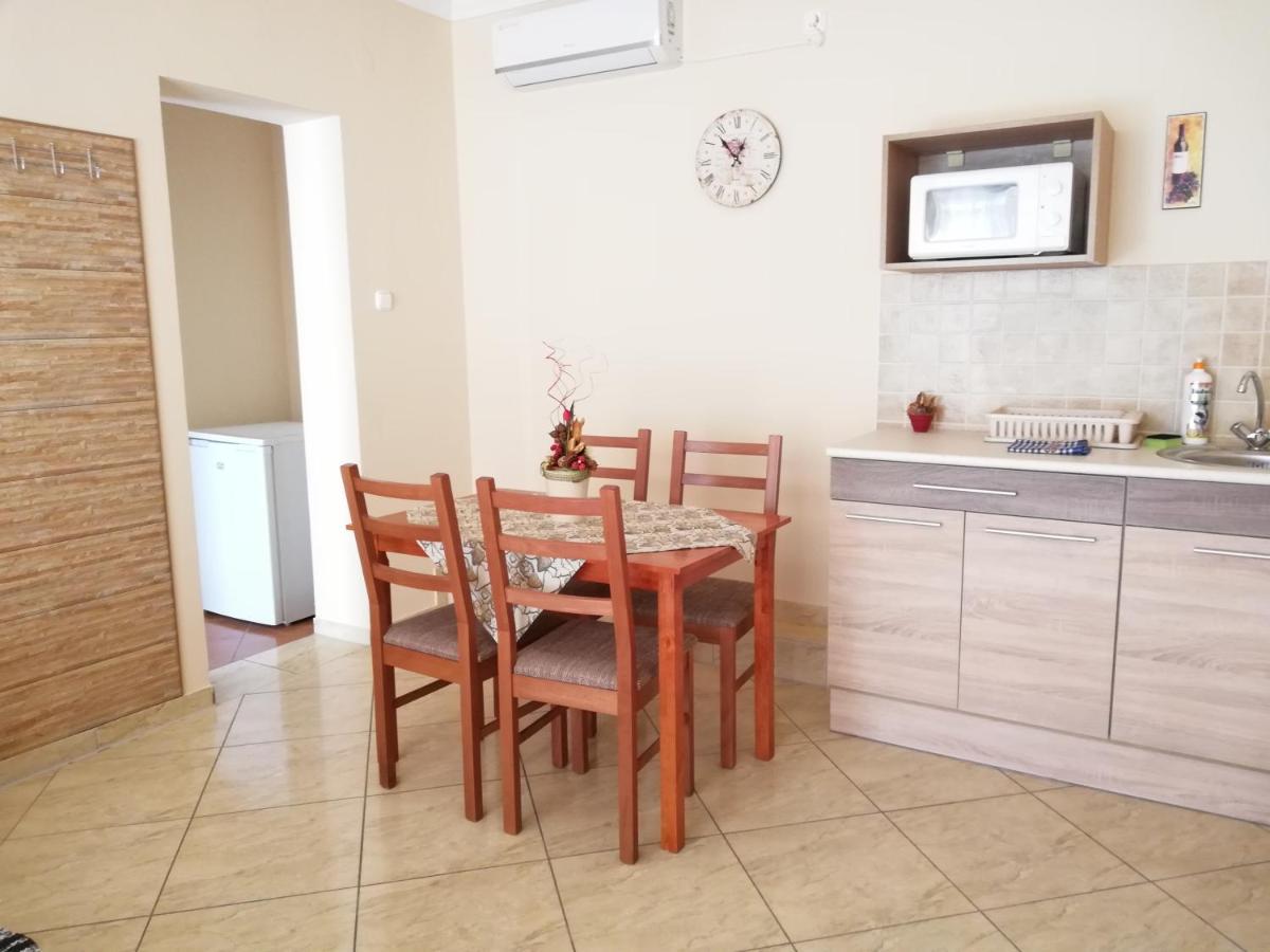 Imola Es Andrea Apartmanhaz Хайдусобосло Экстерьер фото