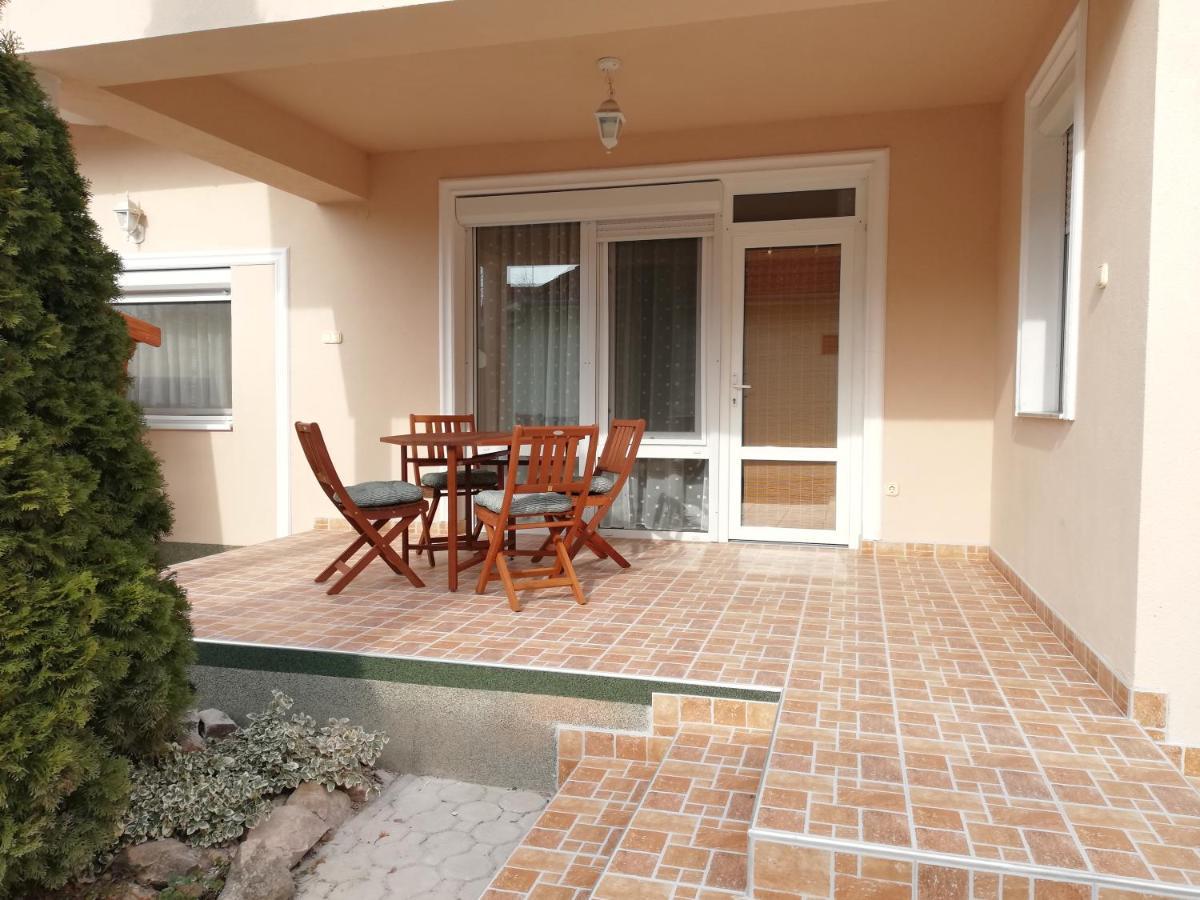 Imola Es Andrea Apartmanhaz Хайдусобосло Экстерьер фото