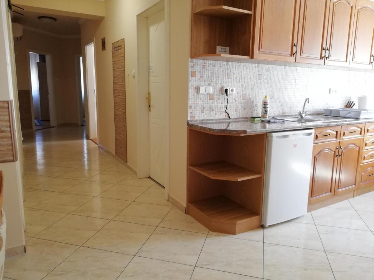 Imola Es Andrea Apartmanhaz Хайдусобосло Экстерьер фото