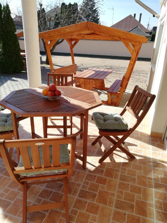 Imola Es Andrea Apartmanhaz Хайдусобосло Экстерьер фото